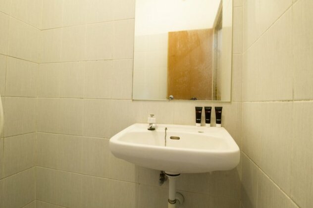 RedDoorz Plus near Lippo Karawaci - Photo4