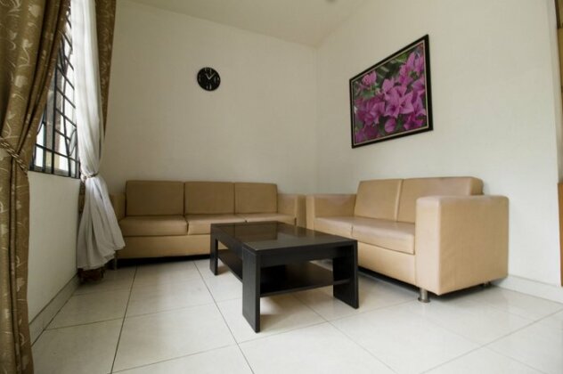 RedDoorz Plus near Lippo Karawaci - Photo5