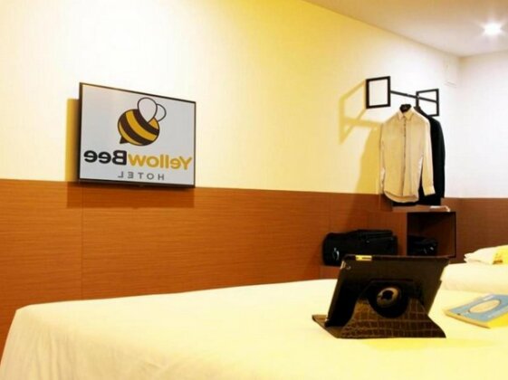 Yellow Bee Hotel Tangerang - Photo3