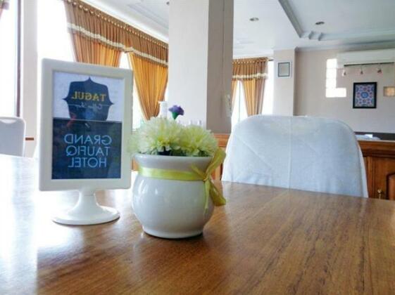 Grand Taufiq Hotel - Photo2