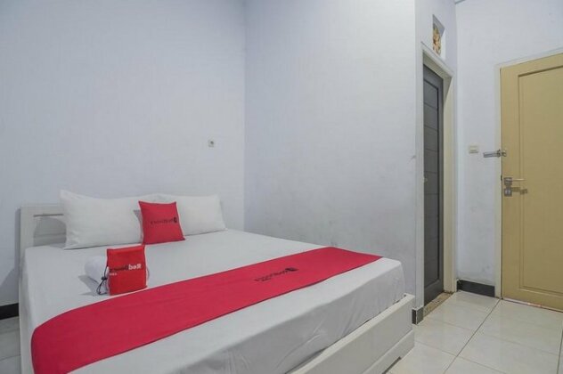 RedDoorz Syariah near Ramayana Mall Tarakan - Photo2