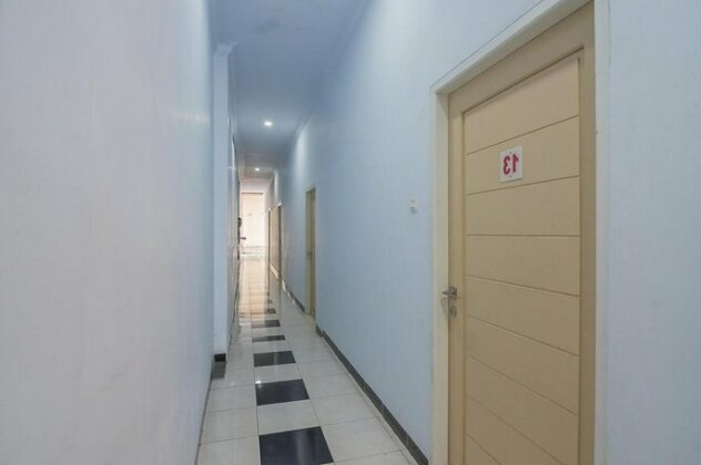 RedDoorz Syariah near Ramayana Mall Tarakan - Photo5