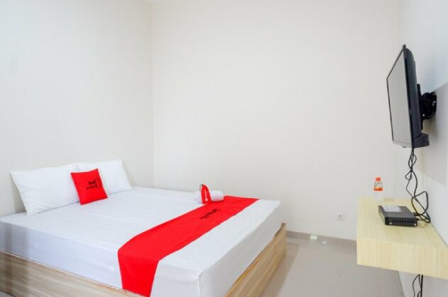 RedDoorz near Pacific Mall Tegal 2 - Photo2