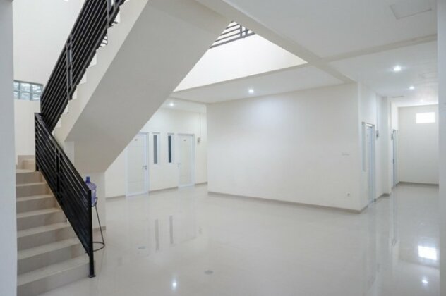 RedDoorz near Pacific Mall Tegal 2 - Photo4