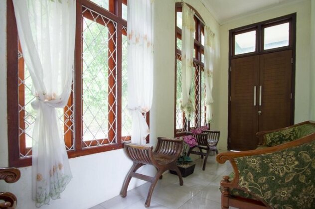 RedDoorz Syariah near Ngade Lake - Photo3