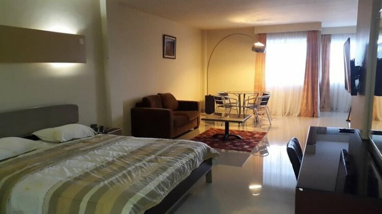 Jhoanie Hotel - Photo4
