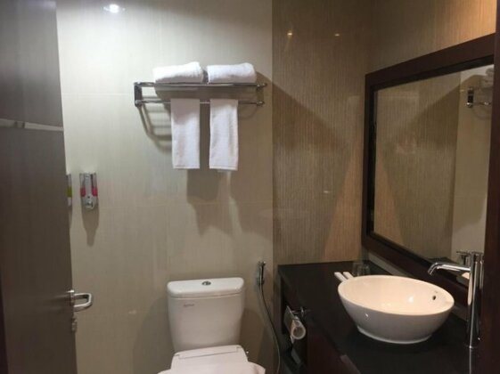 Wise Hotel Tomohon - Photo4