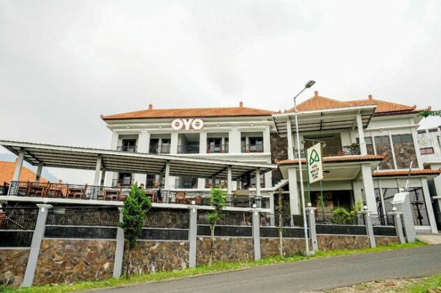 OYO 309 Avila Ketapan Rame Hotel
