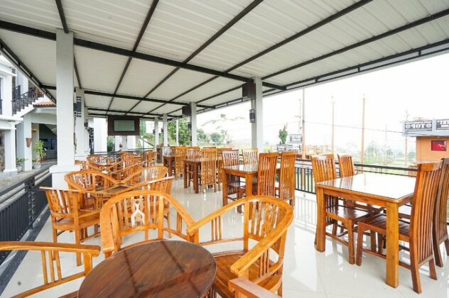 OYO 309 Avila Ketapan Rame Hotel - Photo4