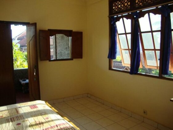 Gusti's Homestay - Photo4
