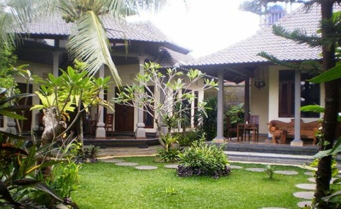 Loka Sari Guest House and Spa