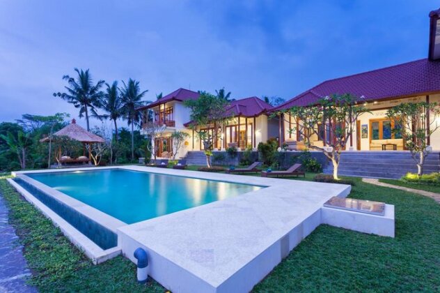 Luxury Villa with Pool for a large group