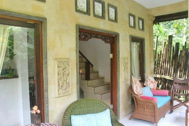 Putri Villa - Photo2