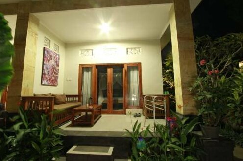 Suryadina Guest House - Photo2
