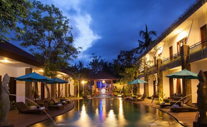 Ubud Raya Hotel - Photo2