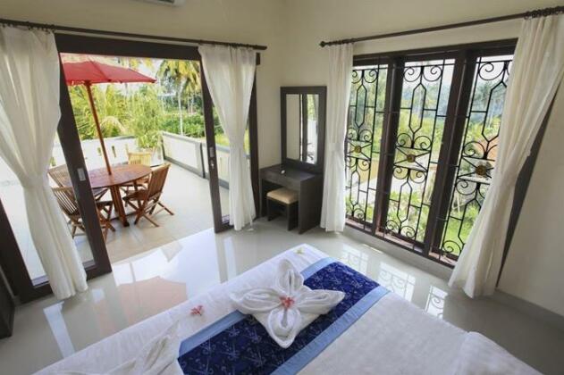 Uma Budhas - Photo2