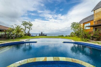 De Sapphire Cliff Villa by Danapati