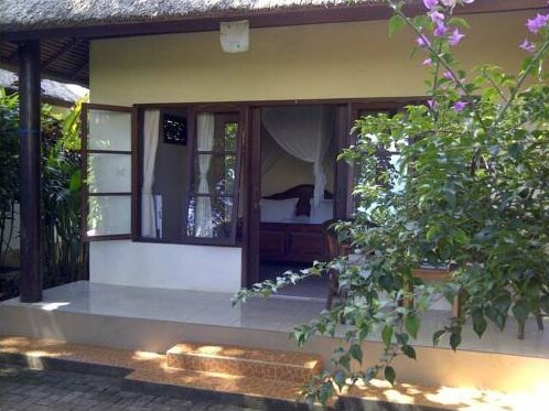 Romeo Beachfront Bungalow - Photo2