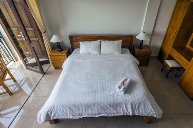 Waroeng Surya Home Stay - Photo5