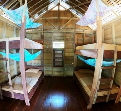 Surf Camp Siberut - Photo3
