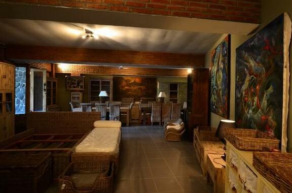 Astuti Gallery Homestay - Photo4