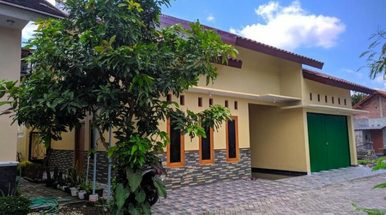 Fitri Home Stay Jogja - Photo2