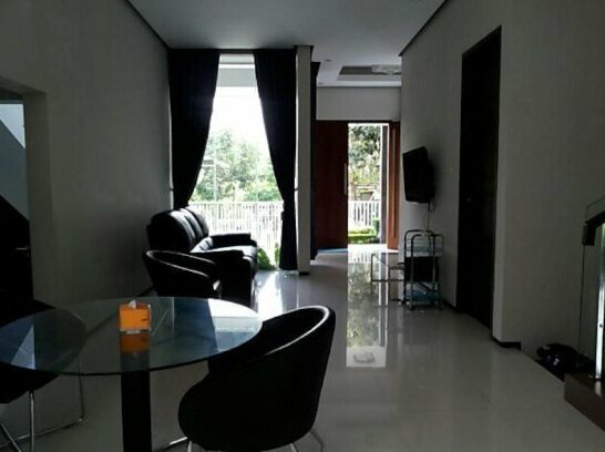 Omah Gedongan House - Photo4