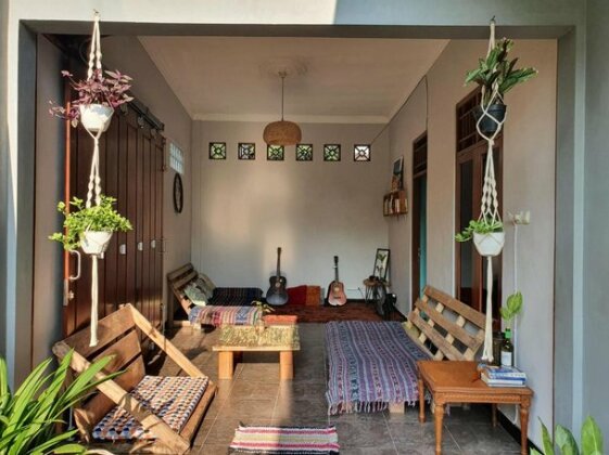 One More Night Hostel Yogyakarta - Photo2