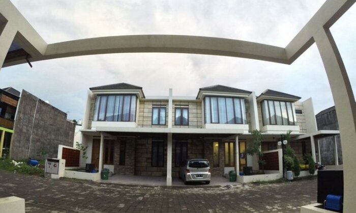  Photo 1
