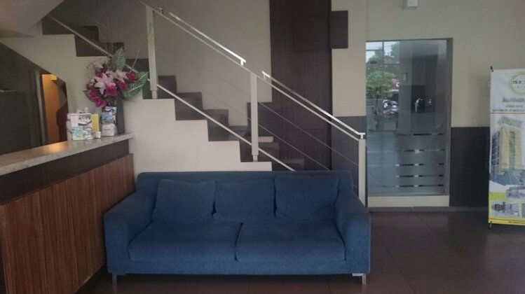 Pose In Hotel Yogyakarta - Photo3