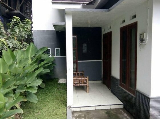 Rajawali Guesthouse - Photo4