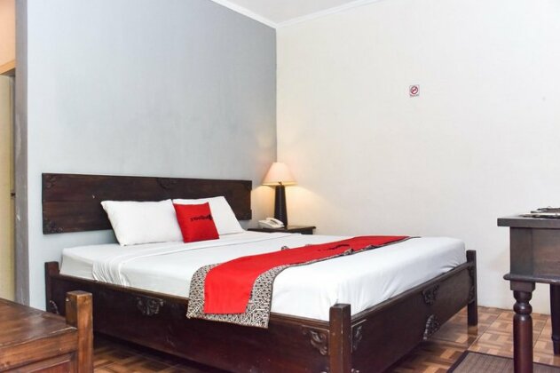 RedDoorz Plus Near Tugu Jogja 3 - Photo2