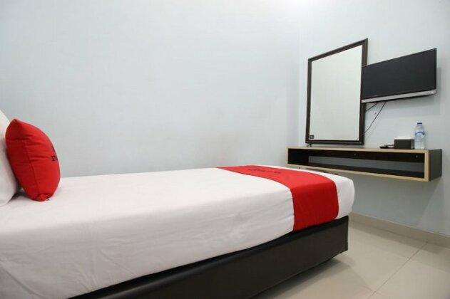 RedDoorz Plus @ Timoho - Photo4