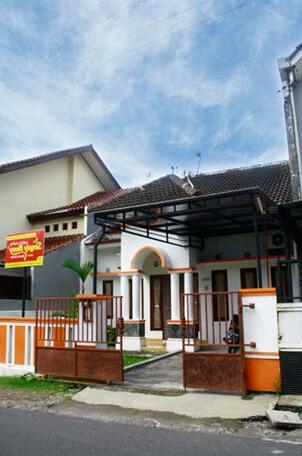 Simply Homy Guest House Monjali - Photo2