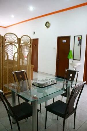 Simply Homy Guest House Monjali - Photo3