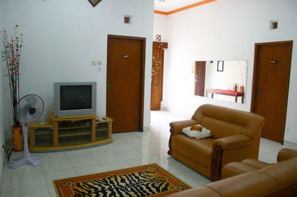 Simply Homy Guest House Monjali - Photo4