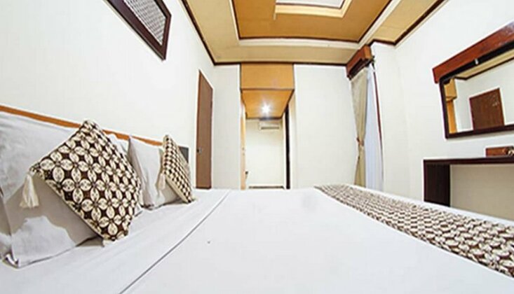 Sriwedari Hotel - Photo2
