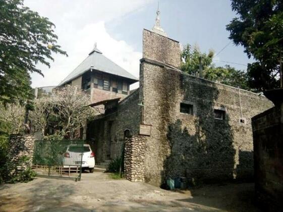 Stone House Castle - Photo2