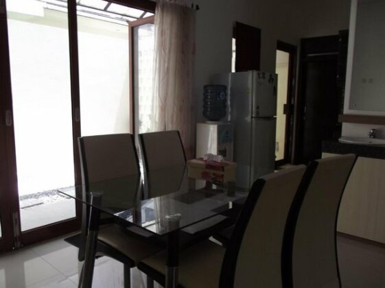 Three Bedrooms House with a Pool - Photo2
