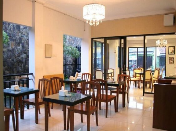 Viure Cafe and Guesthouse - Photo2