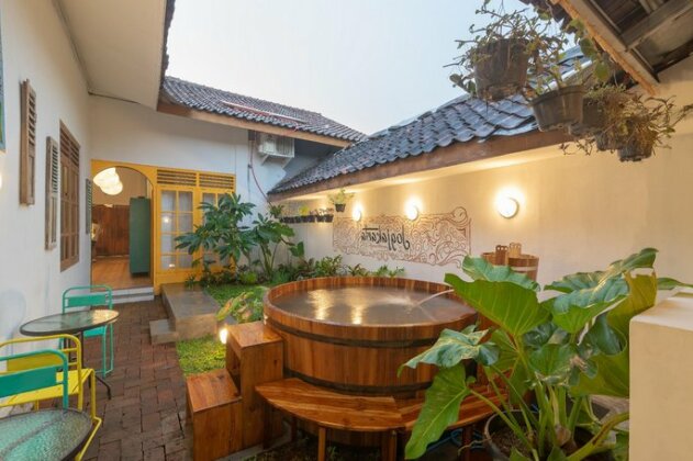 Wonderloft Hostel Jogja - Photo2