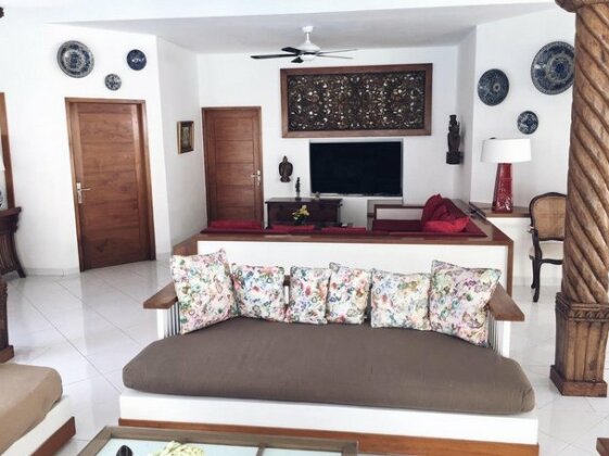 Yogyakarta Tropicana Villa - Photo2
