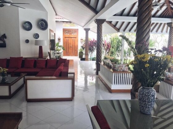 Yogyakarta Tropicana Villa - Photo3