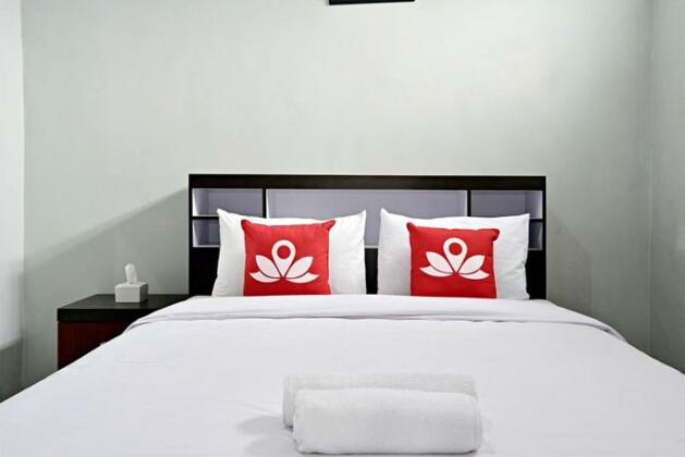 ZEN Rooms Godean - Photo2