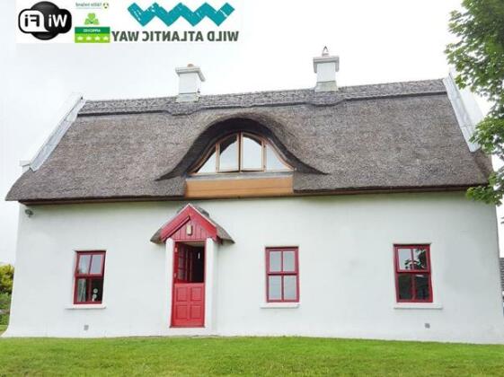 Self Catering Donegal - Teac Chondai Thatched Cottage
