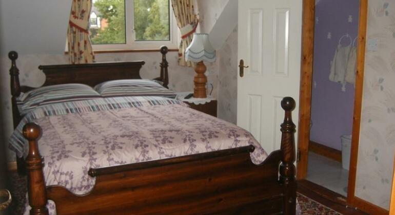 McDonaghs Guest House - Photo2