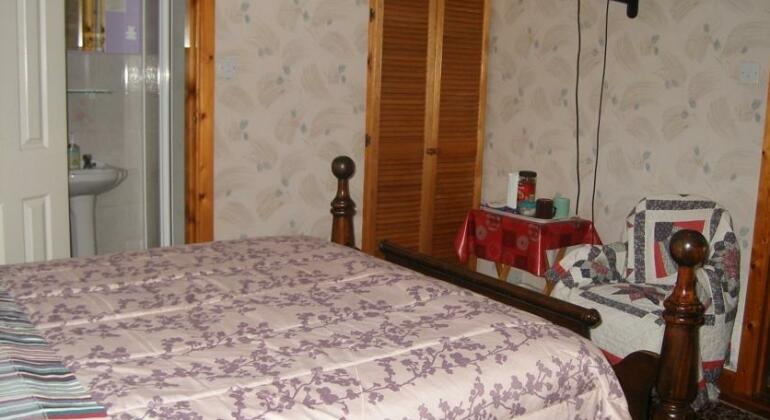 McDonaghs Guest House - Photo4