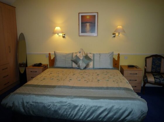 Avlon House Bed and Breakfast - Photo5