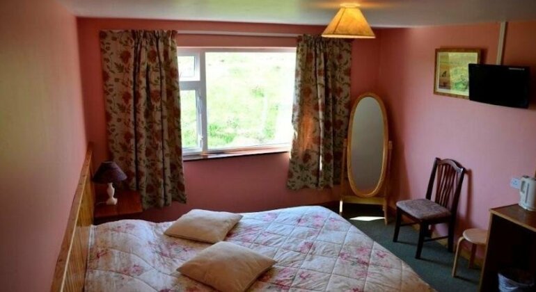 DeCourcey's Hazelbrook Farmhouse B&B - Photo5