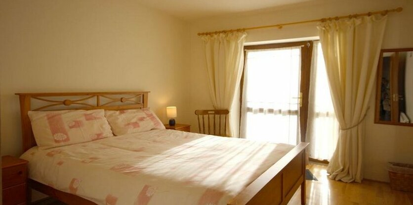 17 Canons Lane - Photo2